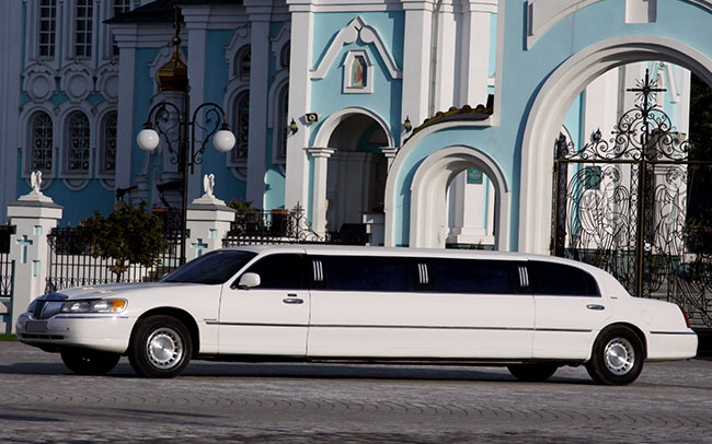 Аренда Лимузин Lincoln Town Car на свадьбу Харків