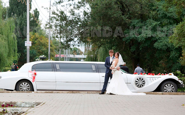 Аренда Лимузин Retro Rolls Royce на свадьбу Харків